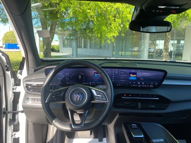Used 2025 Buick Enclave Sport Touring image 19