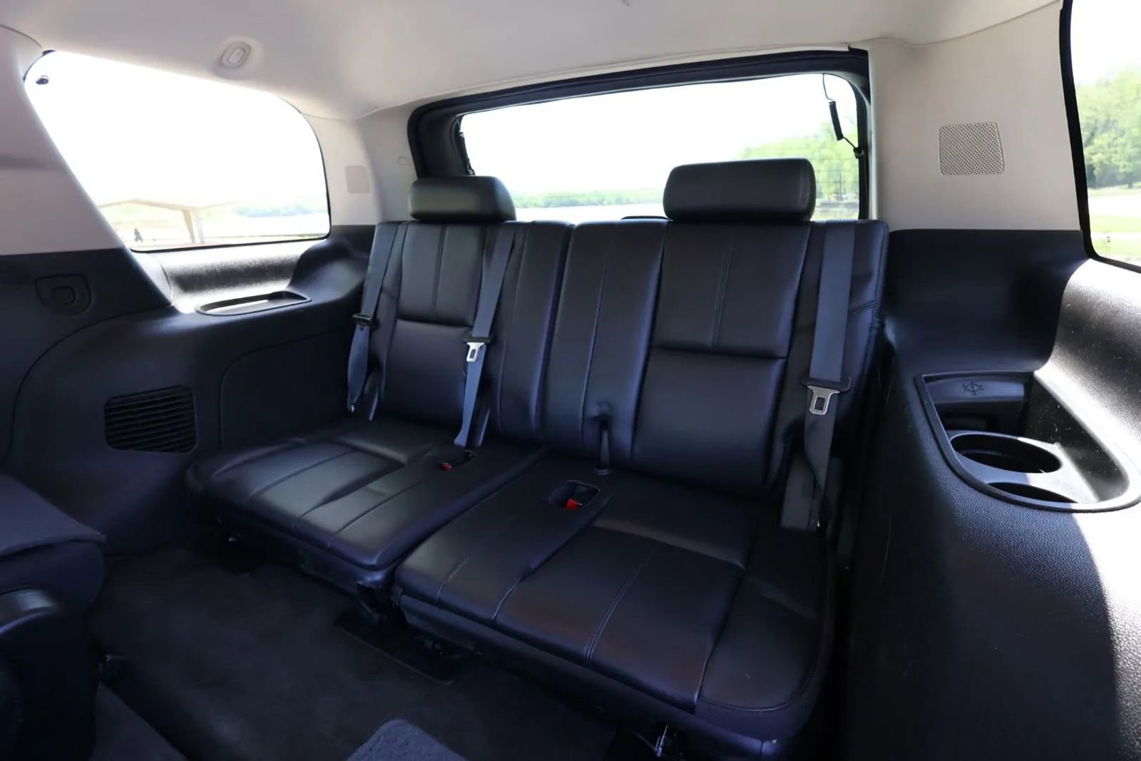 Used 2010 Chevrolet Tahoe LT w/ Luxury Package AWD/4WD image 16