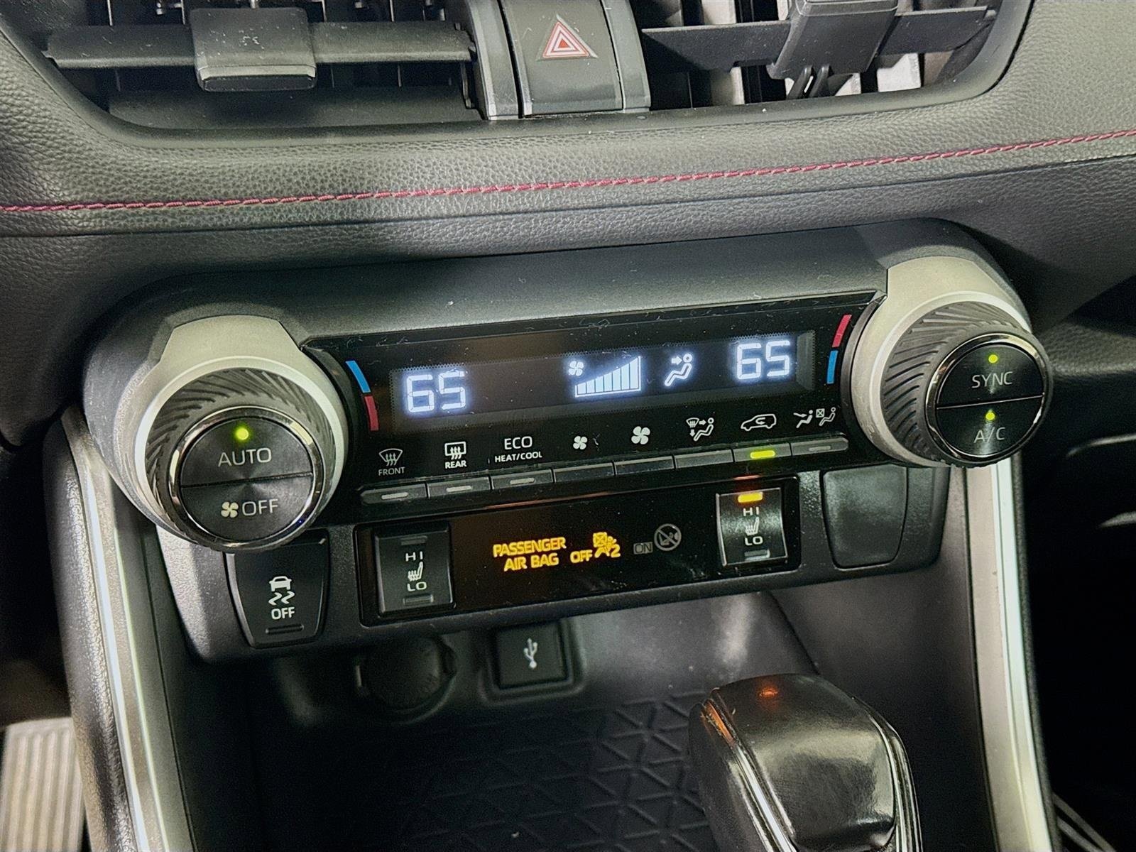 Used 2021 Toyota RAV4 SE w/ Weather & Moonroof Package AWD/4WD image 18