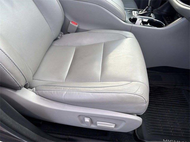 Used 2018 Toyota Highlander XLE image 10