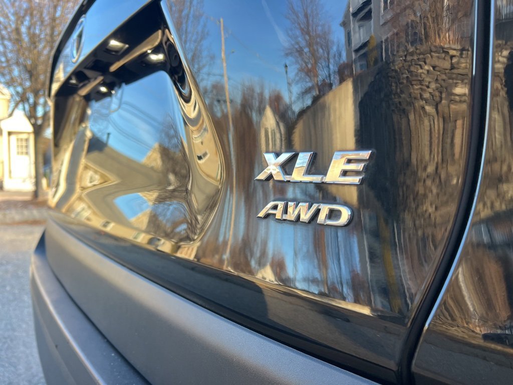 Used 2019 Toyota RAV4 XLE image 9