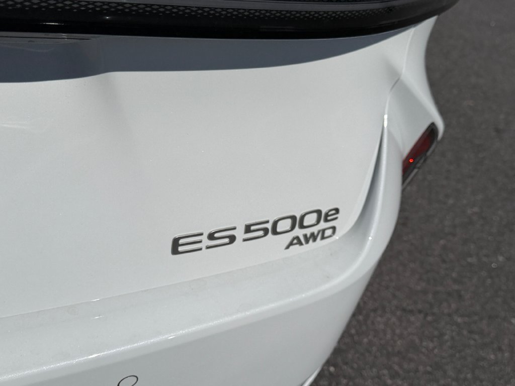 New 2026 Lexus ES 500e AWD/4WD image 27