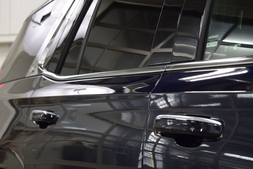 Used 2024 Cadillac Escalade Premium Luxury Platinum image 17