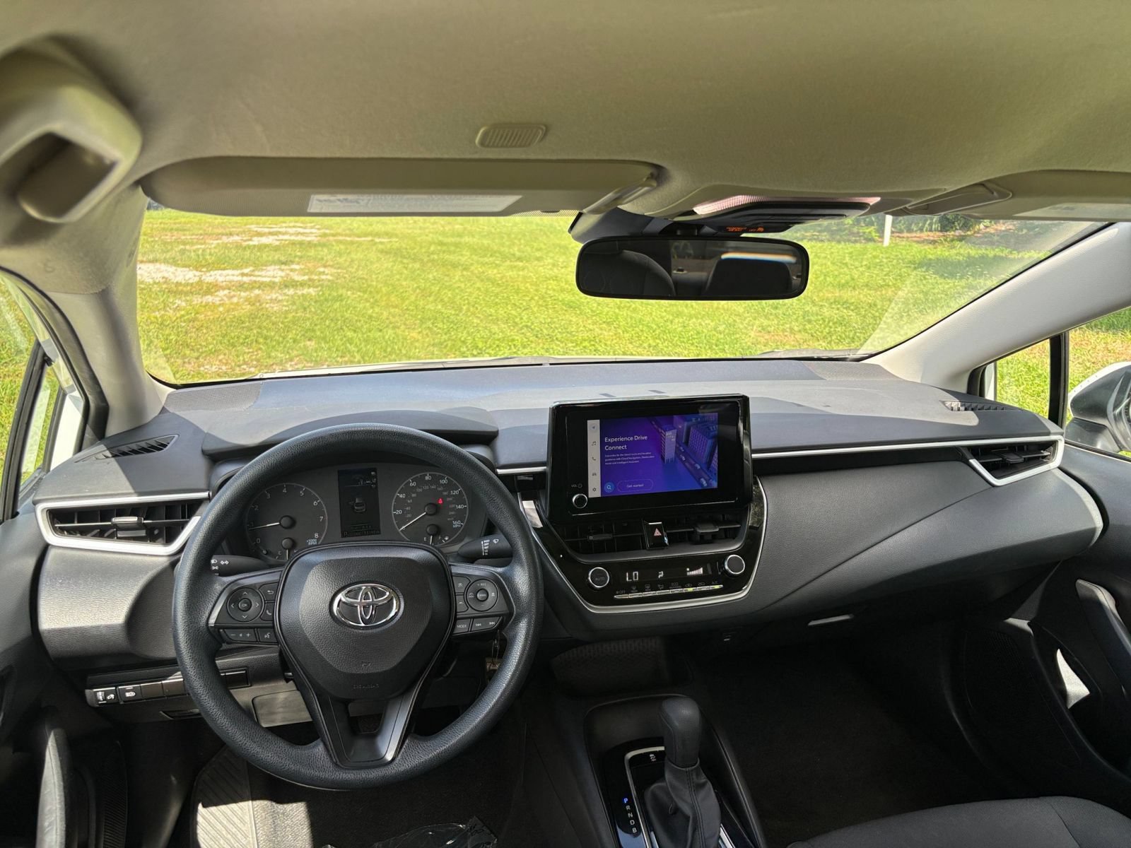 Used 2025 Toyota Corolla LE FWD image 31