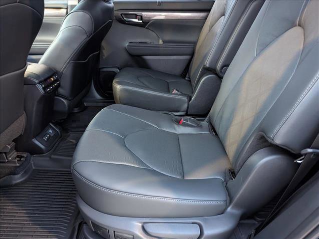 New 2026 Toyota Highlander Platinum AWD/4WD image 13