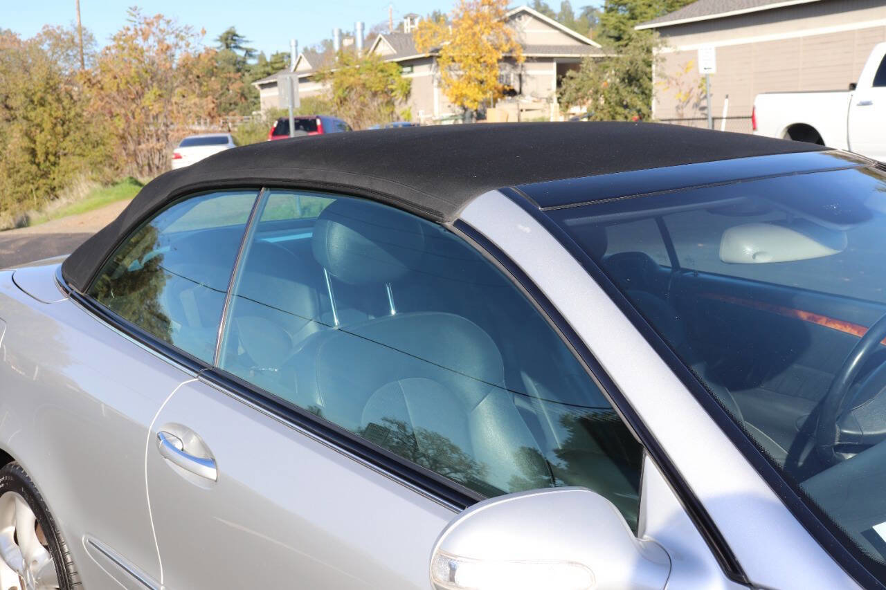 Used 2005 Mercedes-Benz CLK 320 Cabriolet image 20