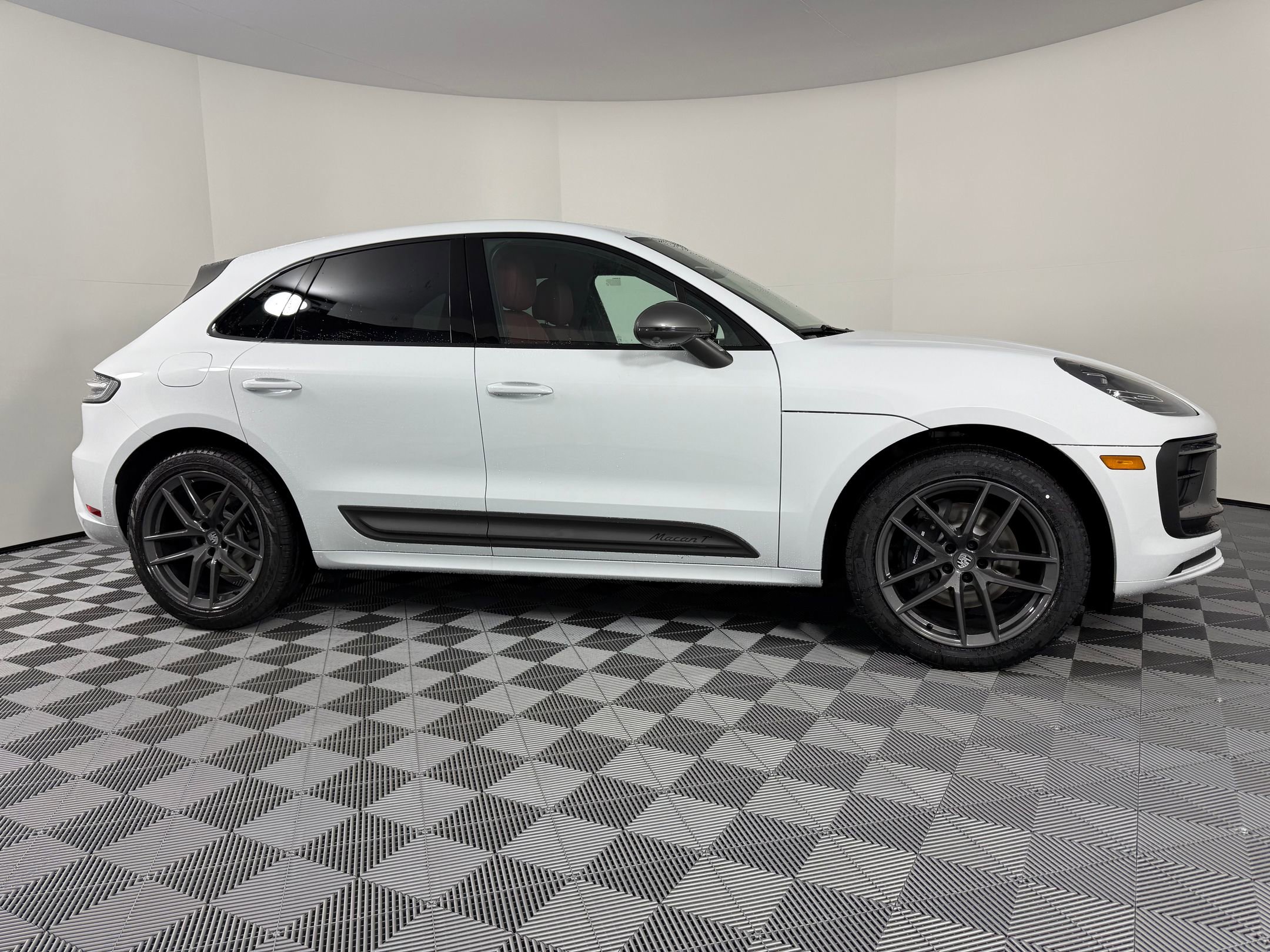 New 2026 Porsche Macan Turbo AWD/4WD image 8