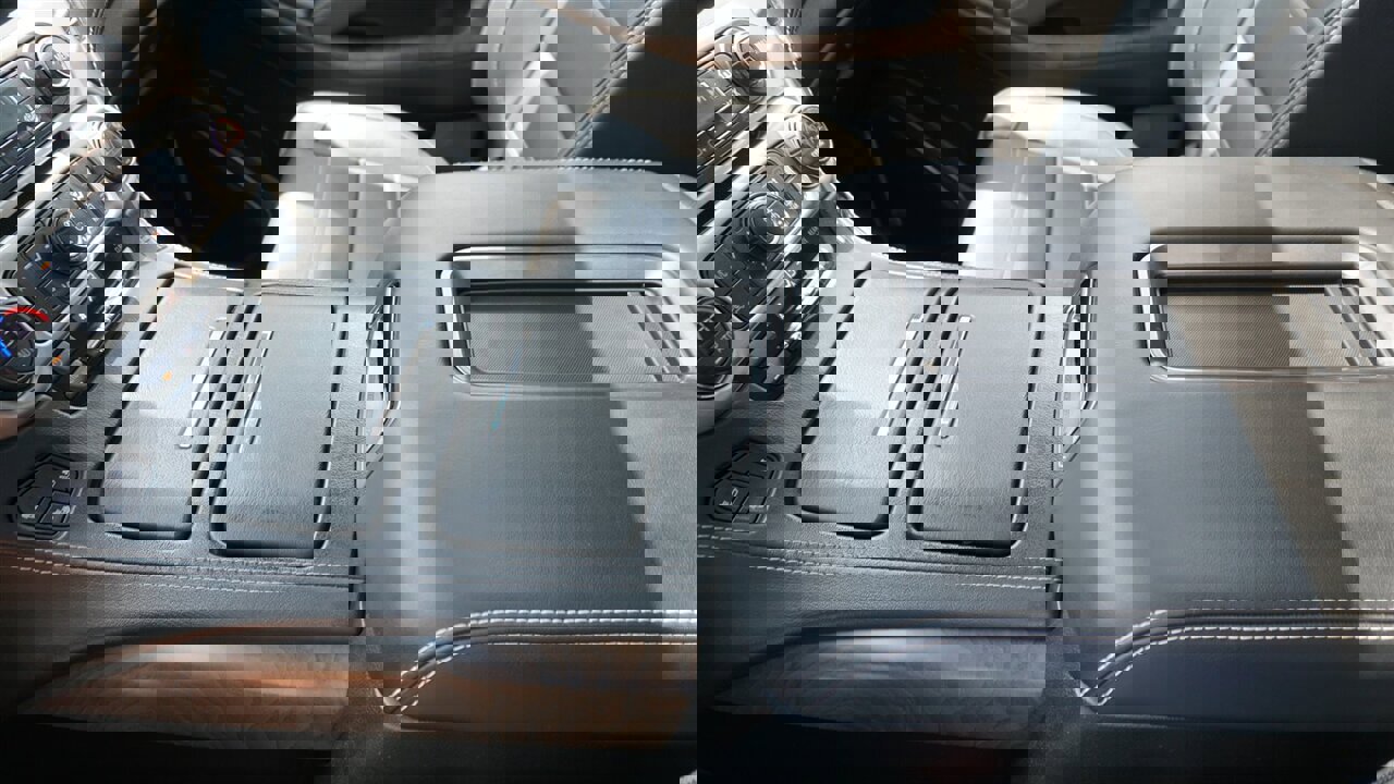 Used 2018 GMC Yukon Denali image 25