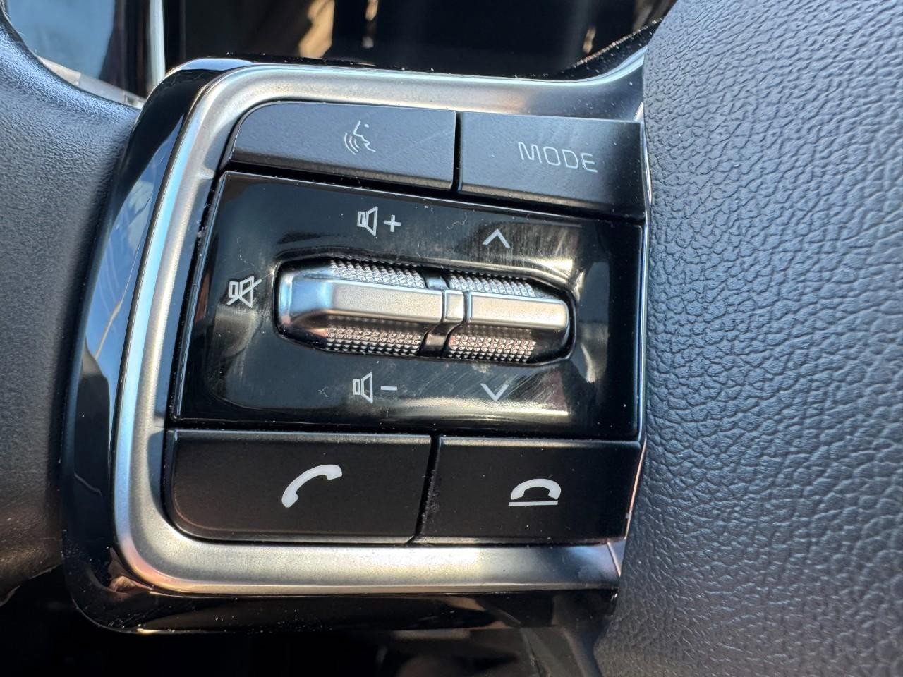 Used 2021 Kia Sorento SX image 17