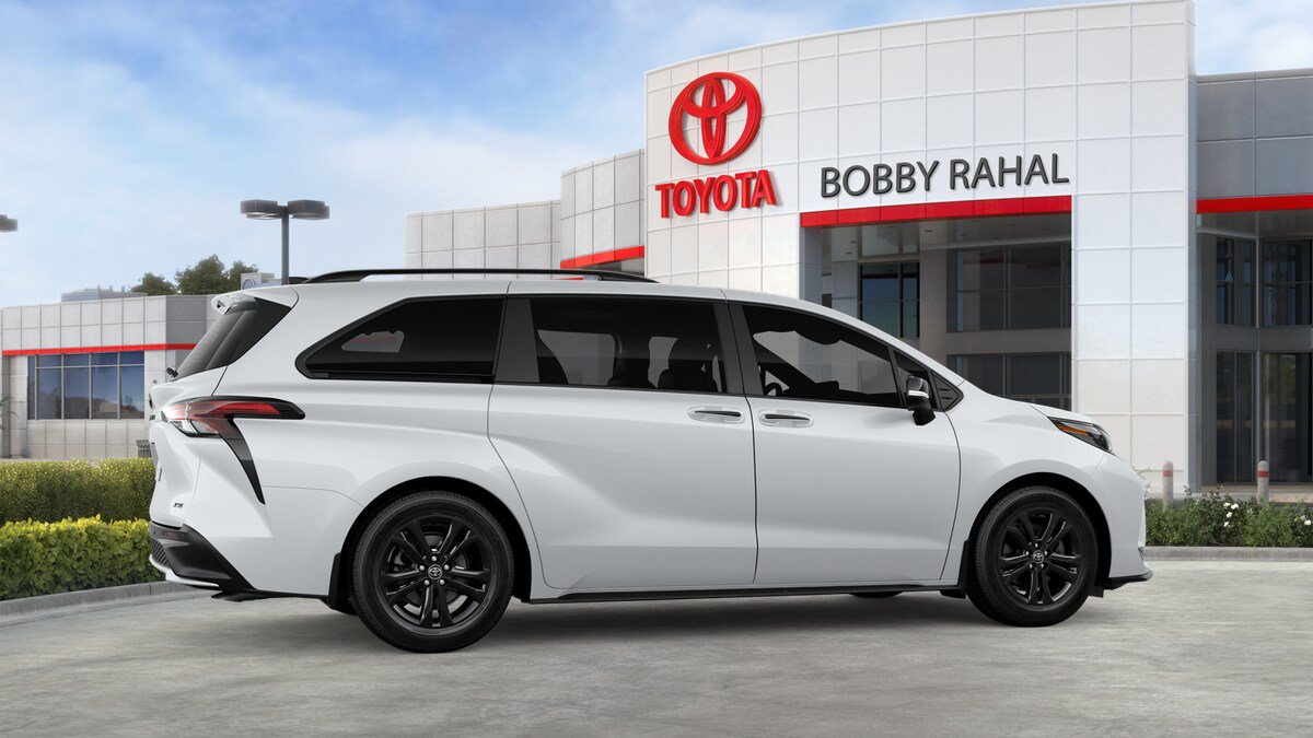 New 2026 Toyota Sienna XSE AWD/4WD image 11