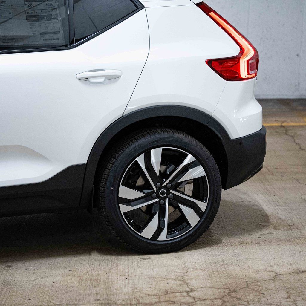 New 2026 Volvo XC40 B5 Ultra w/ Protection Package Premier image 4
