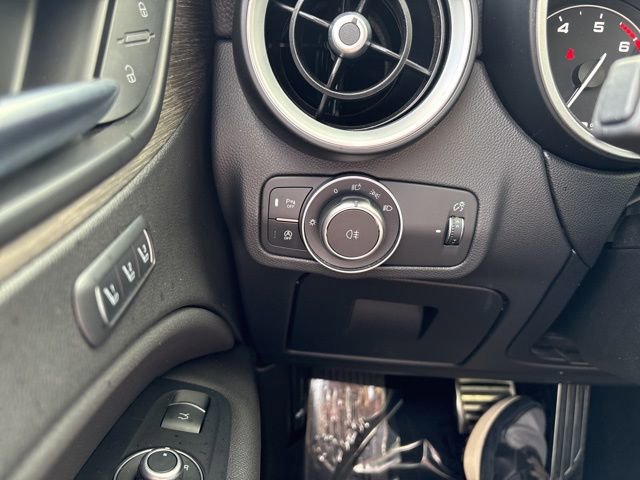 Used 2022 Alfa Romeo Stelvio Ti AWD/4WD image 19