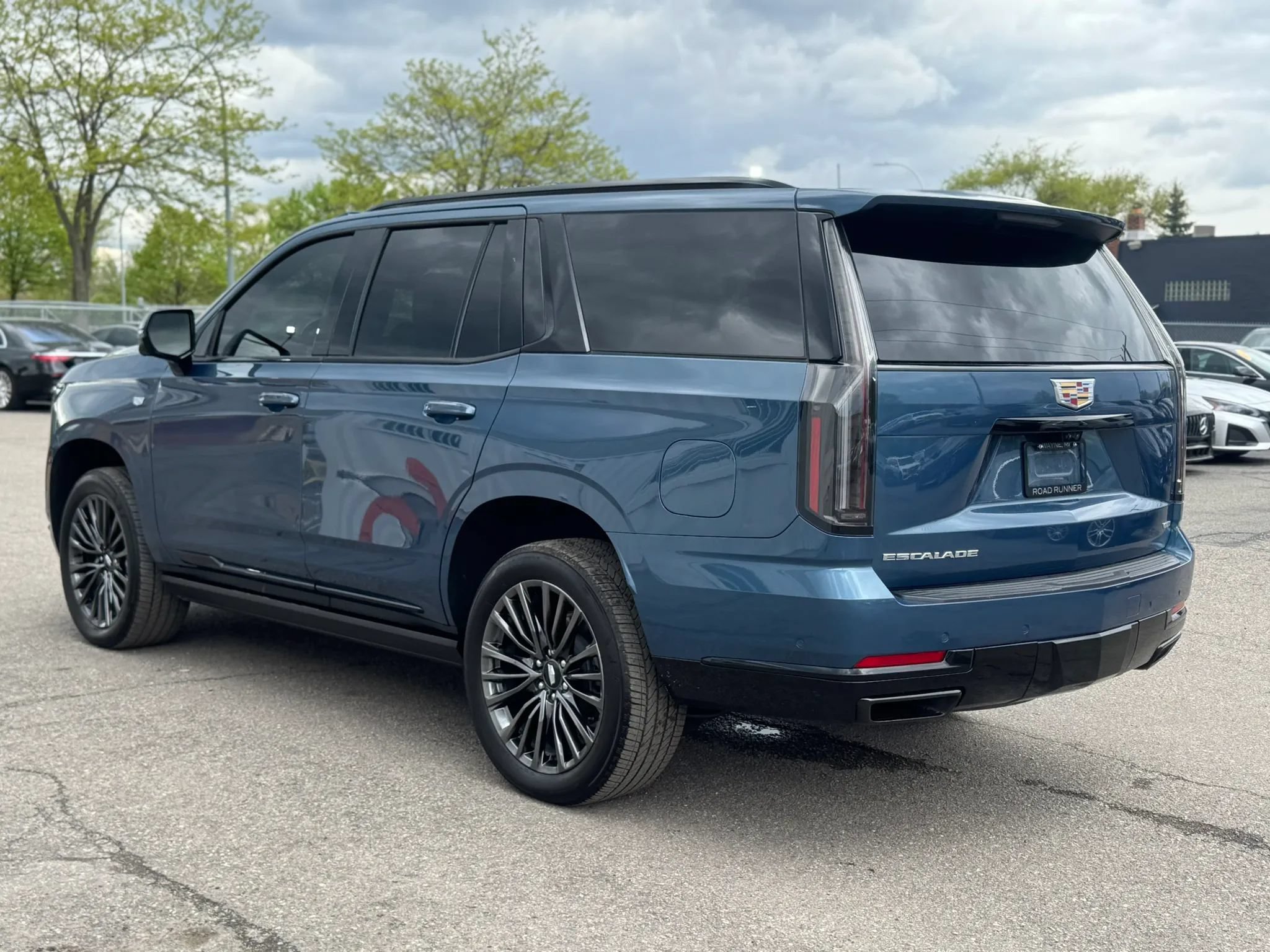 Used 2025 Cadillac Escalade Sport Platinum w/ LPO, Floor Liner Package AWD/4WD image 7