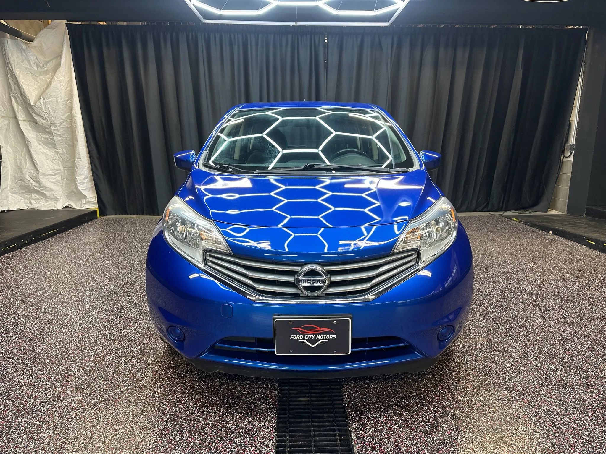 Used 2016 Nissan Versa Note SV image 2