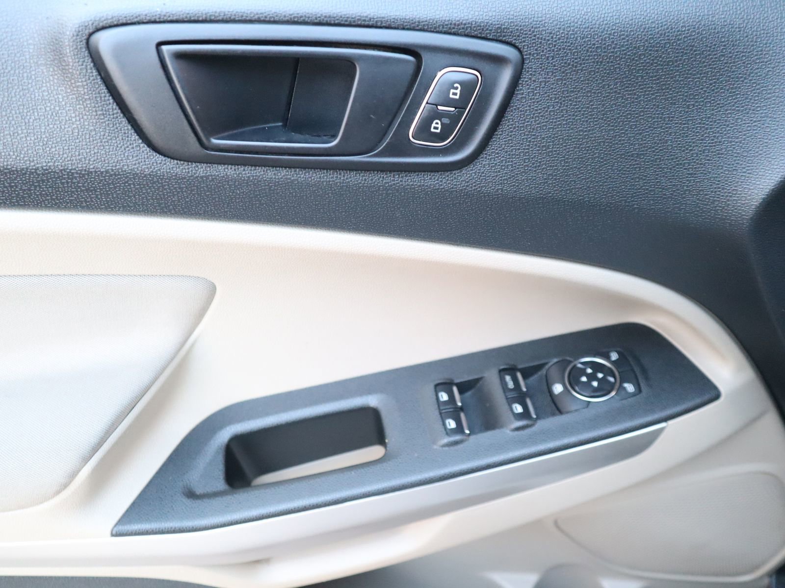 Used 2020 Ford EcoSport S image 30