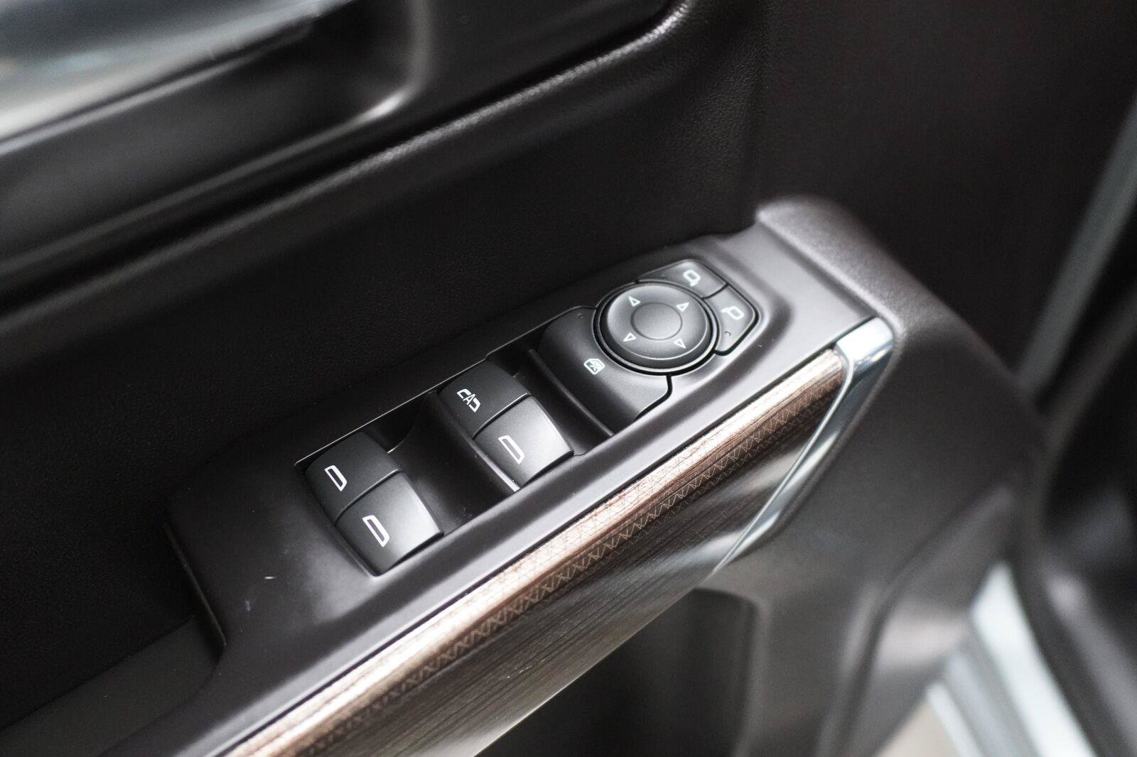 Used 2020 Chevrolet Silverado 1500 LT w/ Texas Edition RWD image 7