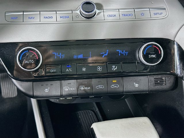 Used 2024 Hyundai Elantra Limited FWD image 15