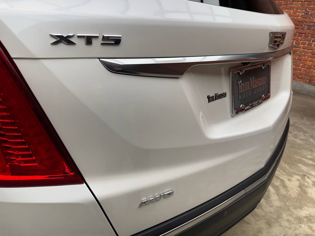 Used 2017 Cadillac XT5 Luxury w/ Driver Awareness Package image 4