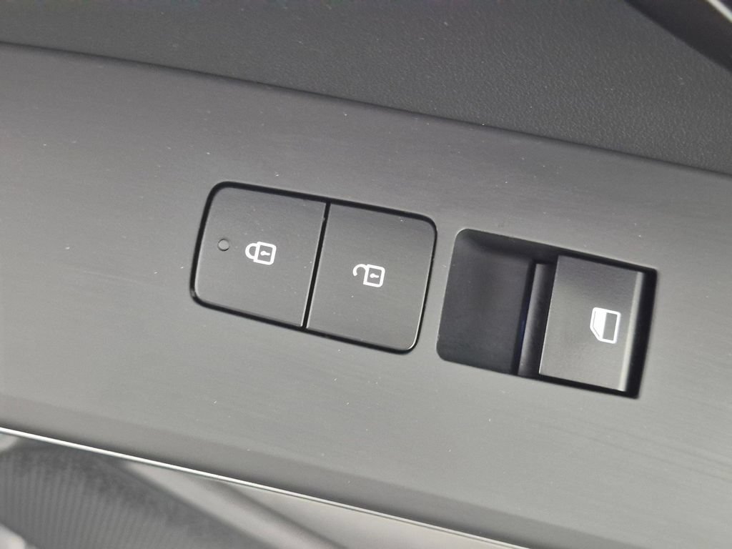 Used 2023 Kia Niro EX Touring FWD image 34