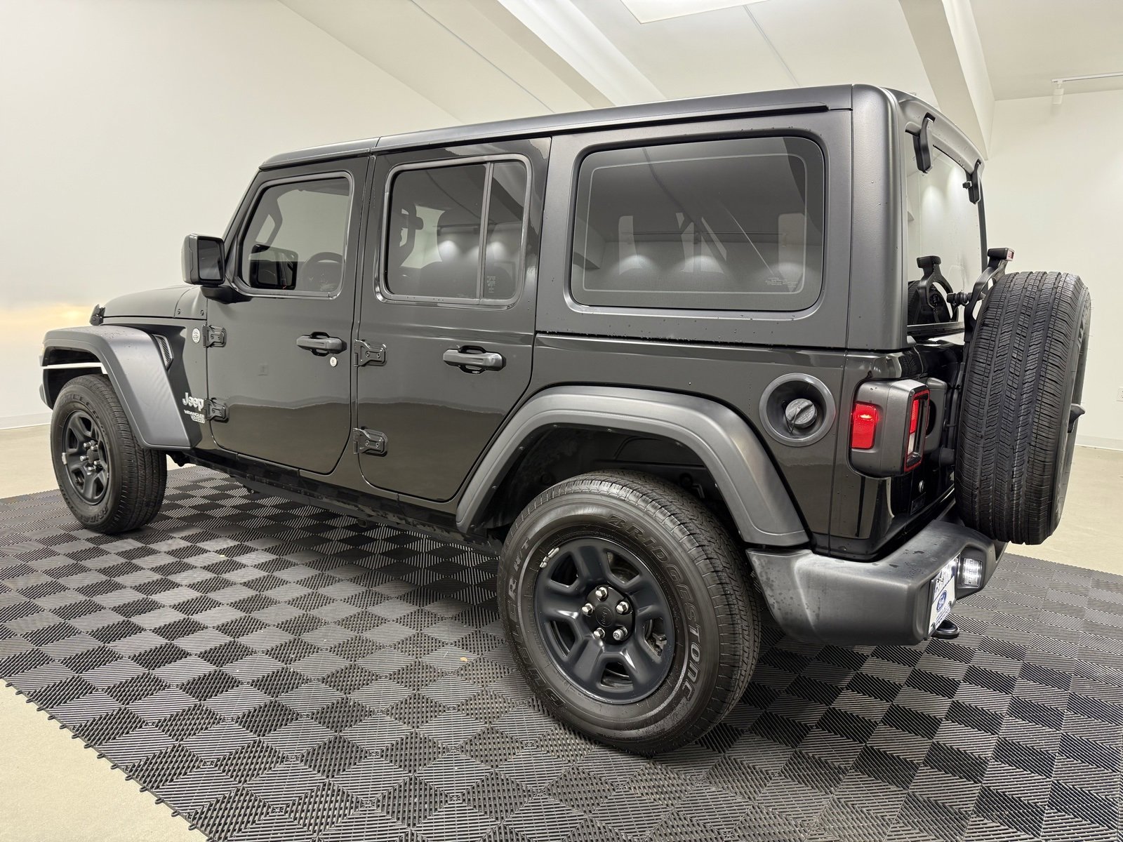 Used 2019 Jeep Wrangler Unlimited Sport image 5