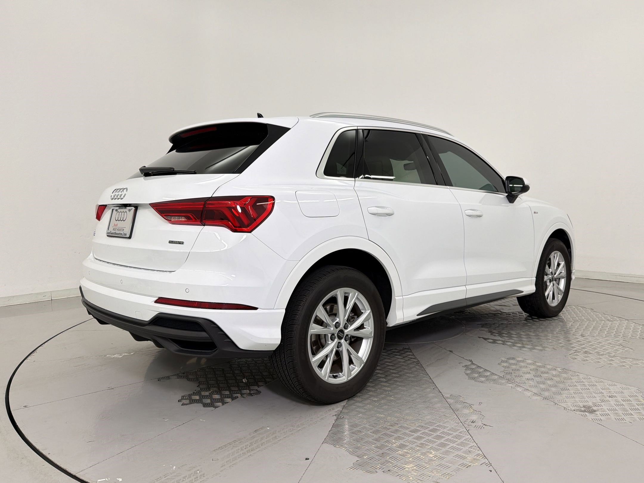 Certified 2025 Audi Q3 2.0T Premium w/ Convenience Package image 9