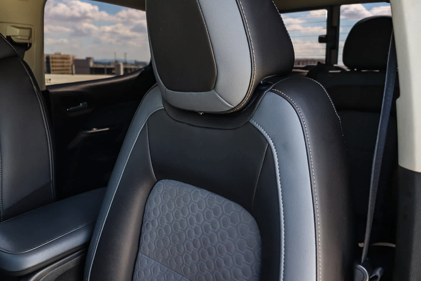 Used 2021 Chevrolet Colorado Z71 w/ Safety Package image 27