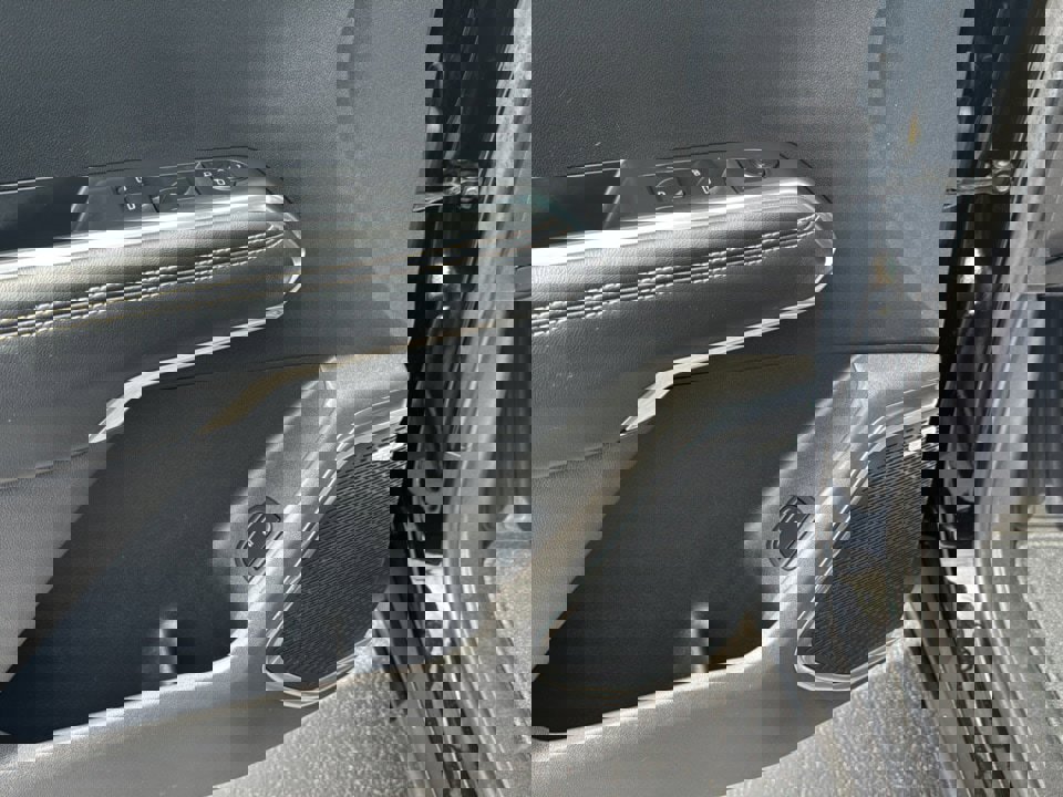 Used 2025 GMC Acadia Elevation FWD image 20