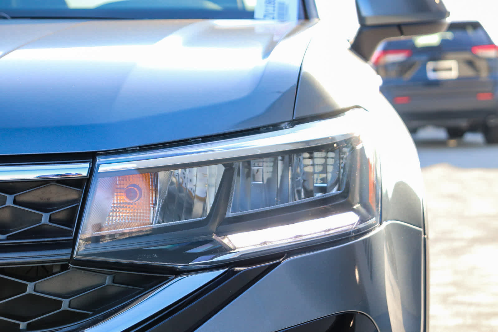 Used 2022 Volkswagen Taos SE w/ Panoramic Sunroof Package image 4