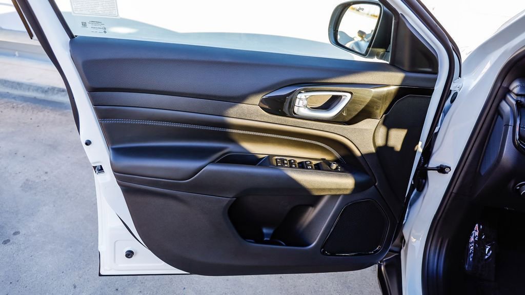 New 2026 Jeep Compass Latitude image 21