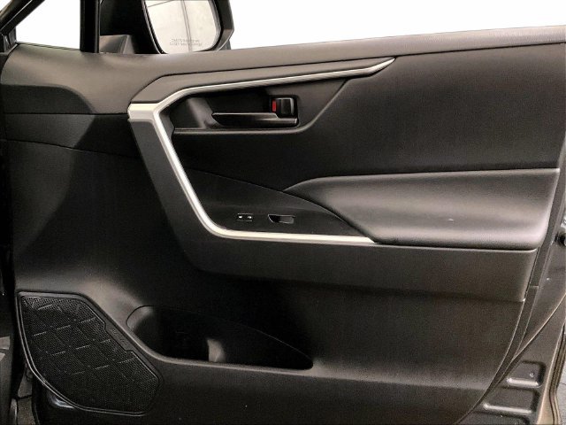Used 2022 Toyota RAV4 LE AWD/4WD image 23