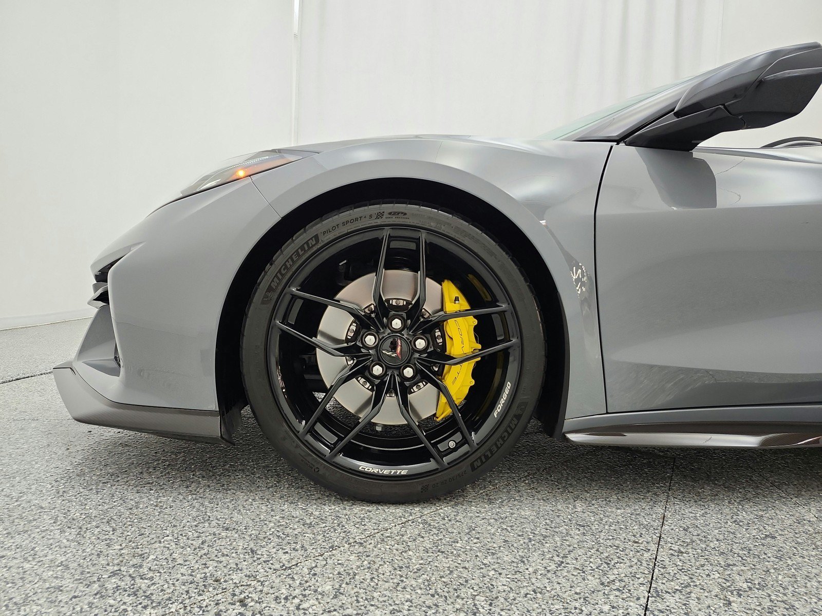 Used 2025 Chevrolet Corvette Z06 RWD image 16