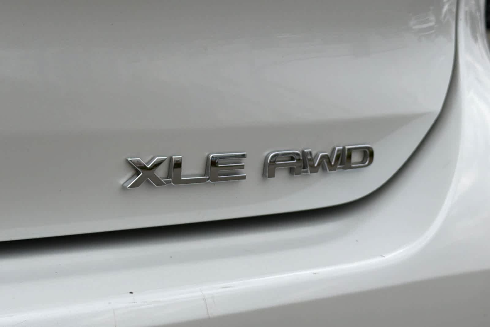Used 2023 Toyota Highlander XLE AWD/4WD image 32