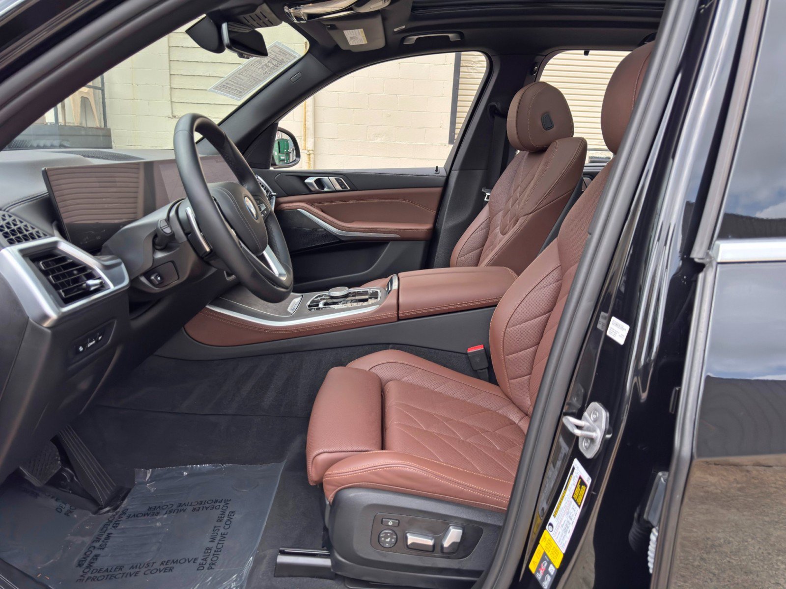 Used 2024 BMW X5 xDrive50e w/ Parking Assistance Package AWD/4WD image 17