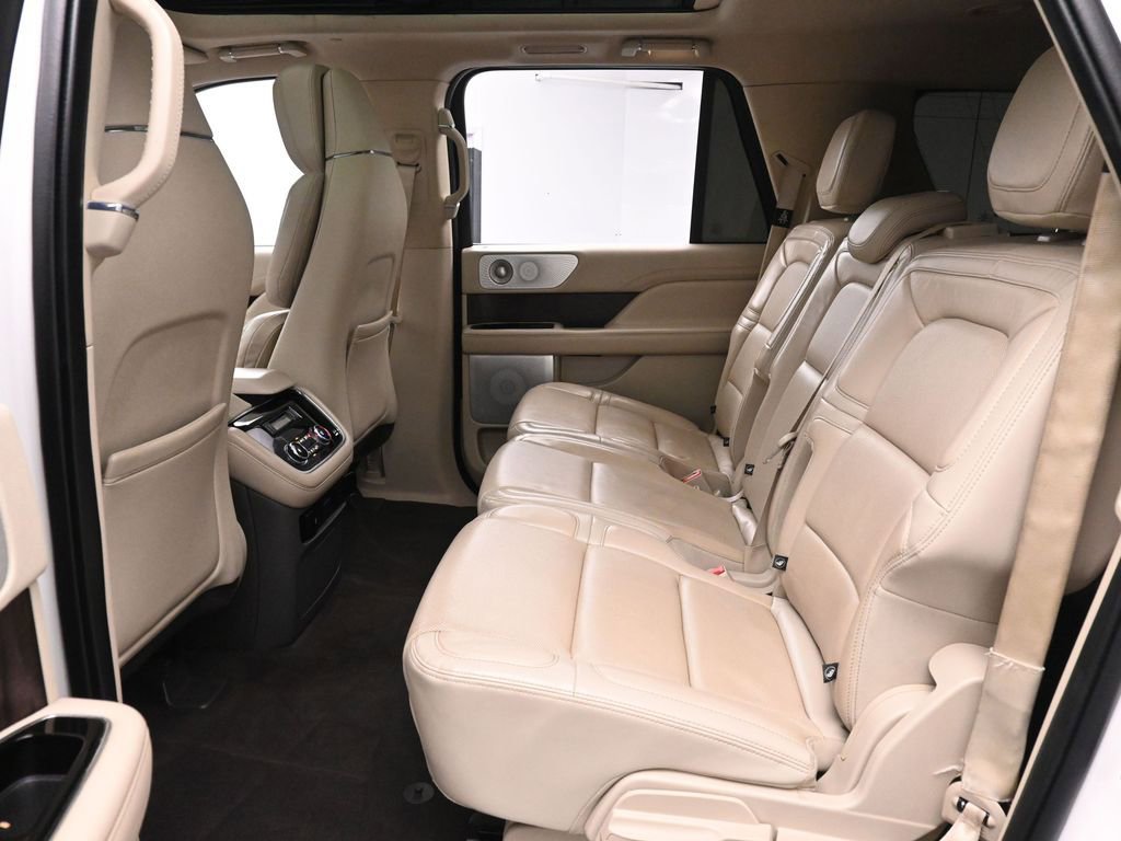 Used 2021 Lincoln Navigator L Reserve w/ Luxury Package image 15