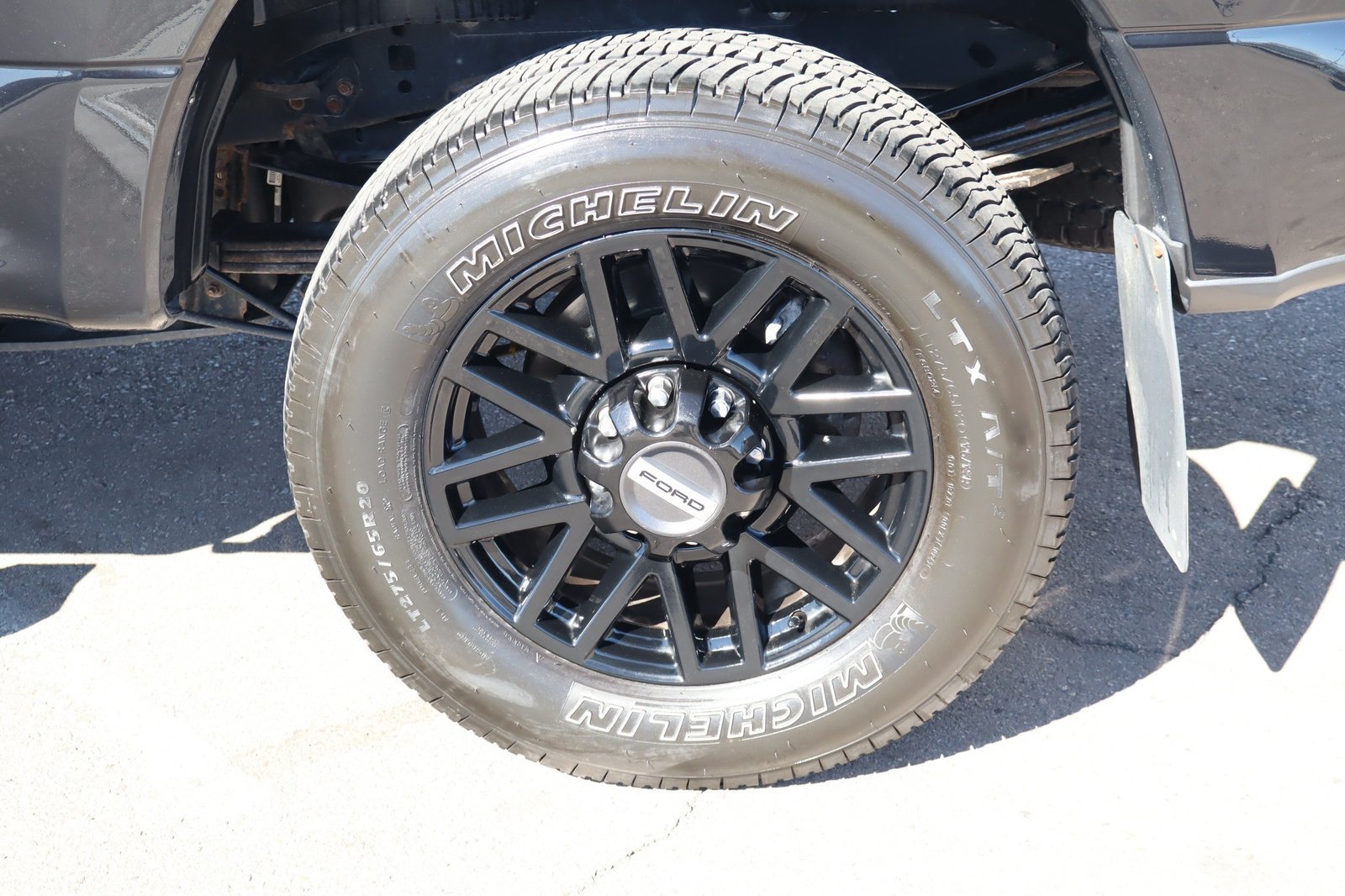 Used 2022 Ford F350 Lariat w/ Black Appearance Package AWD/4WD image 13