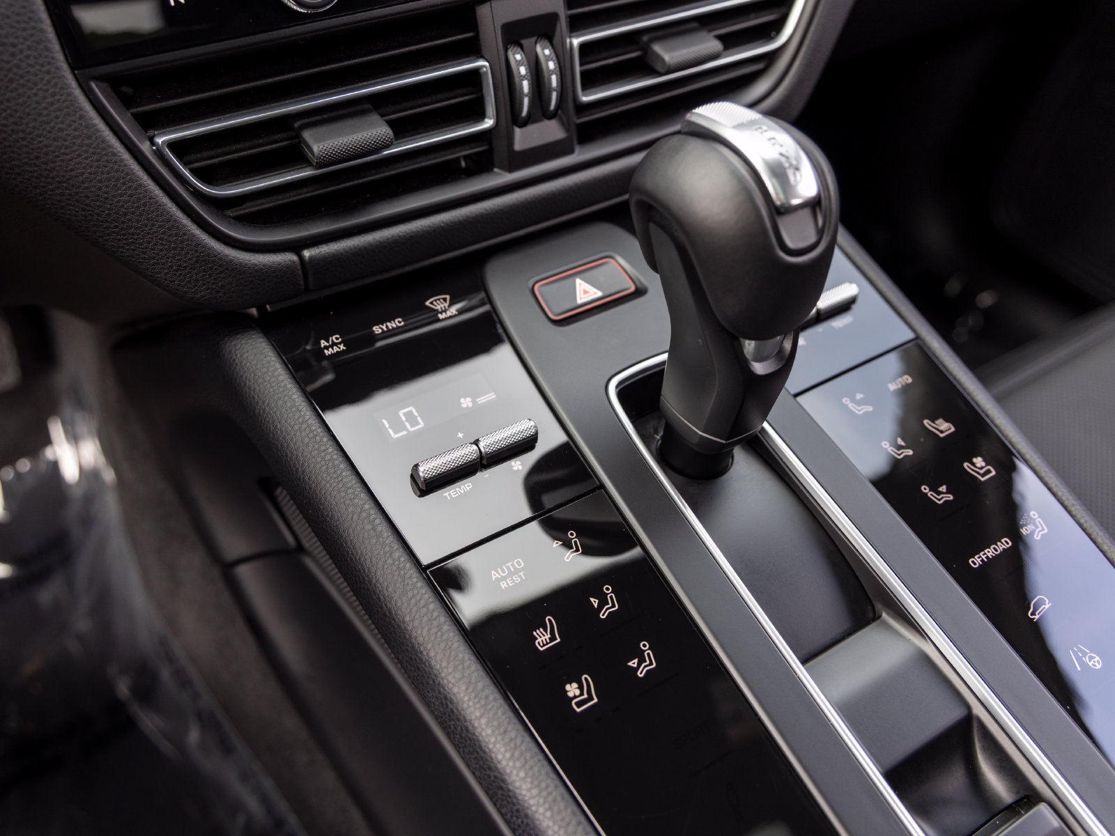 Used 2026 Porsche Macan AWD/4WD image 44