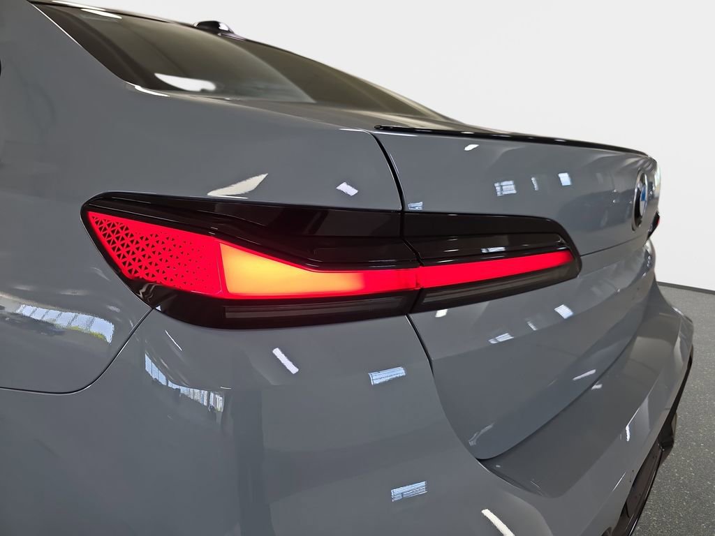 Used 2023 BMW 740i w/ Parking Assistance Package RWD image 33