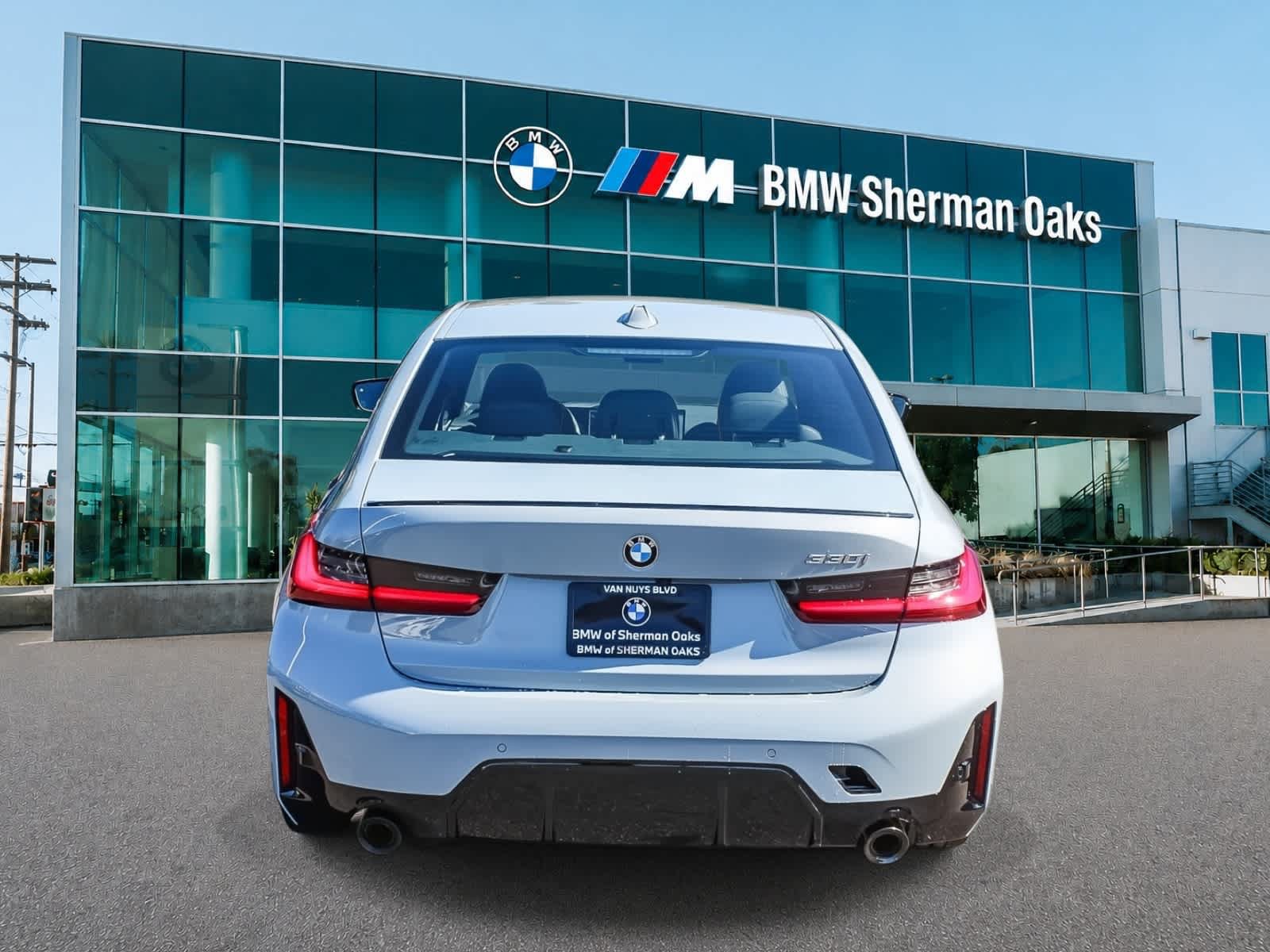 New 2026 BMW 330i Sedan w/ M Sport Package RWD image 5