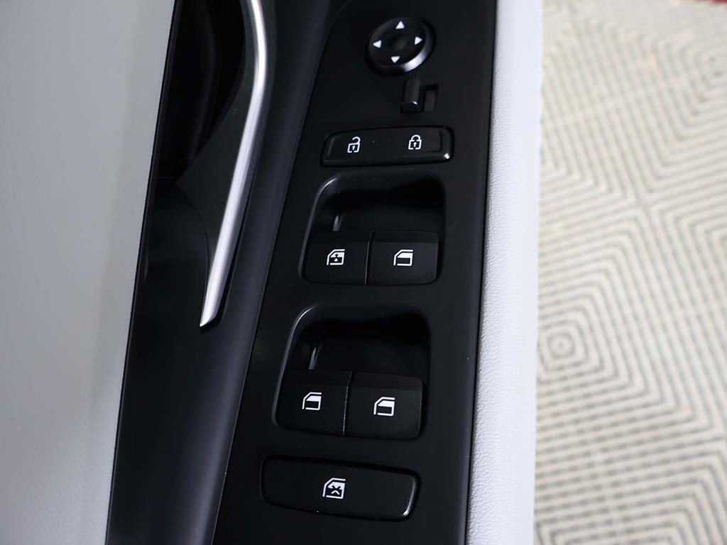 Certified 2025 Hyundai Elantra Limited image 37