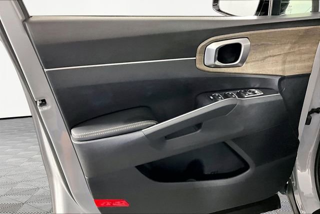 Certified 2022 Kia Sorento EX w/ Panoramic Sunroof Package FWD image 19