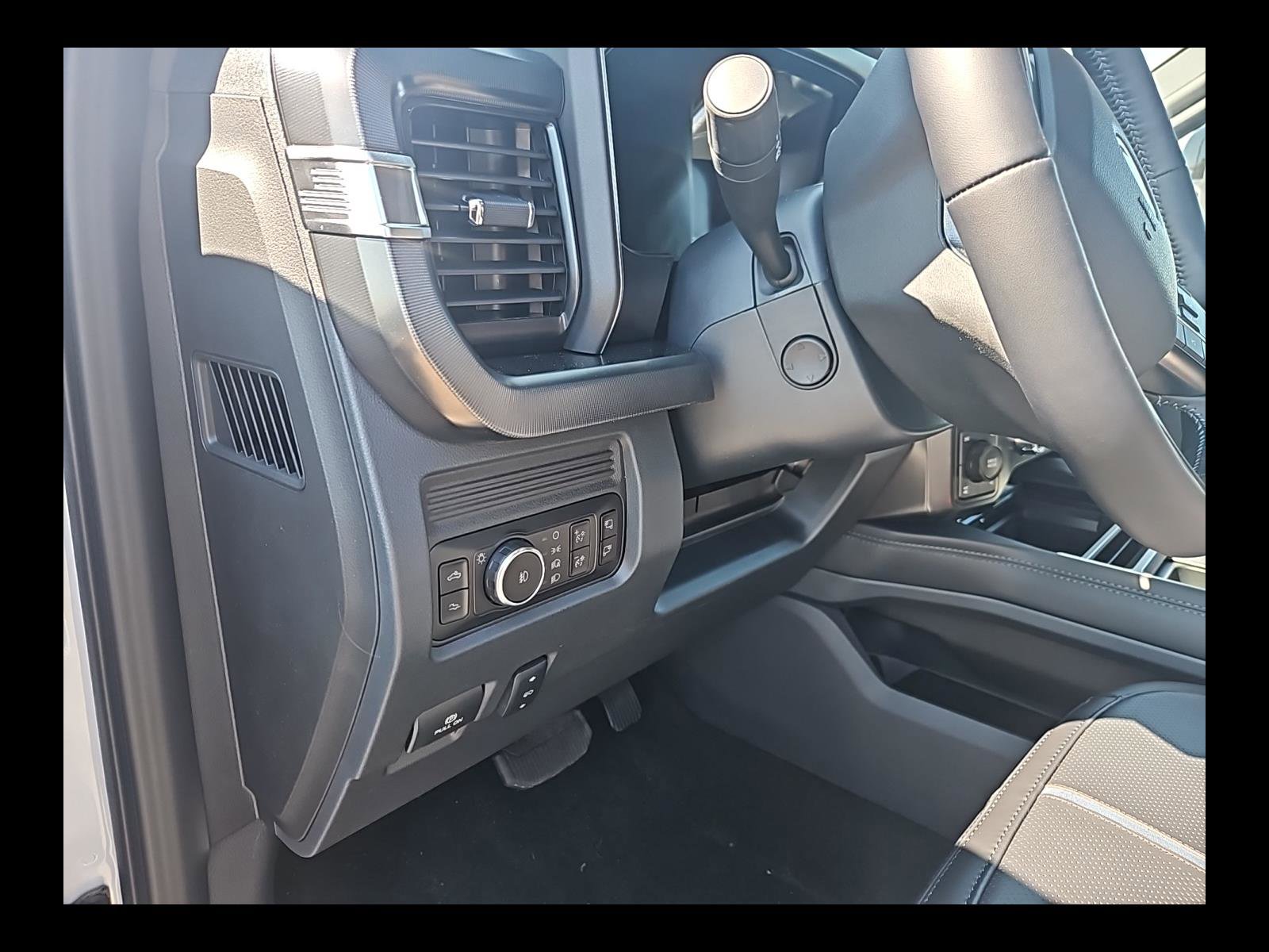 New 2026 Ford F250 Platinum w/ FX4 Off-Road Package image 23