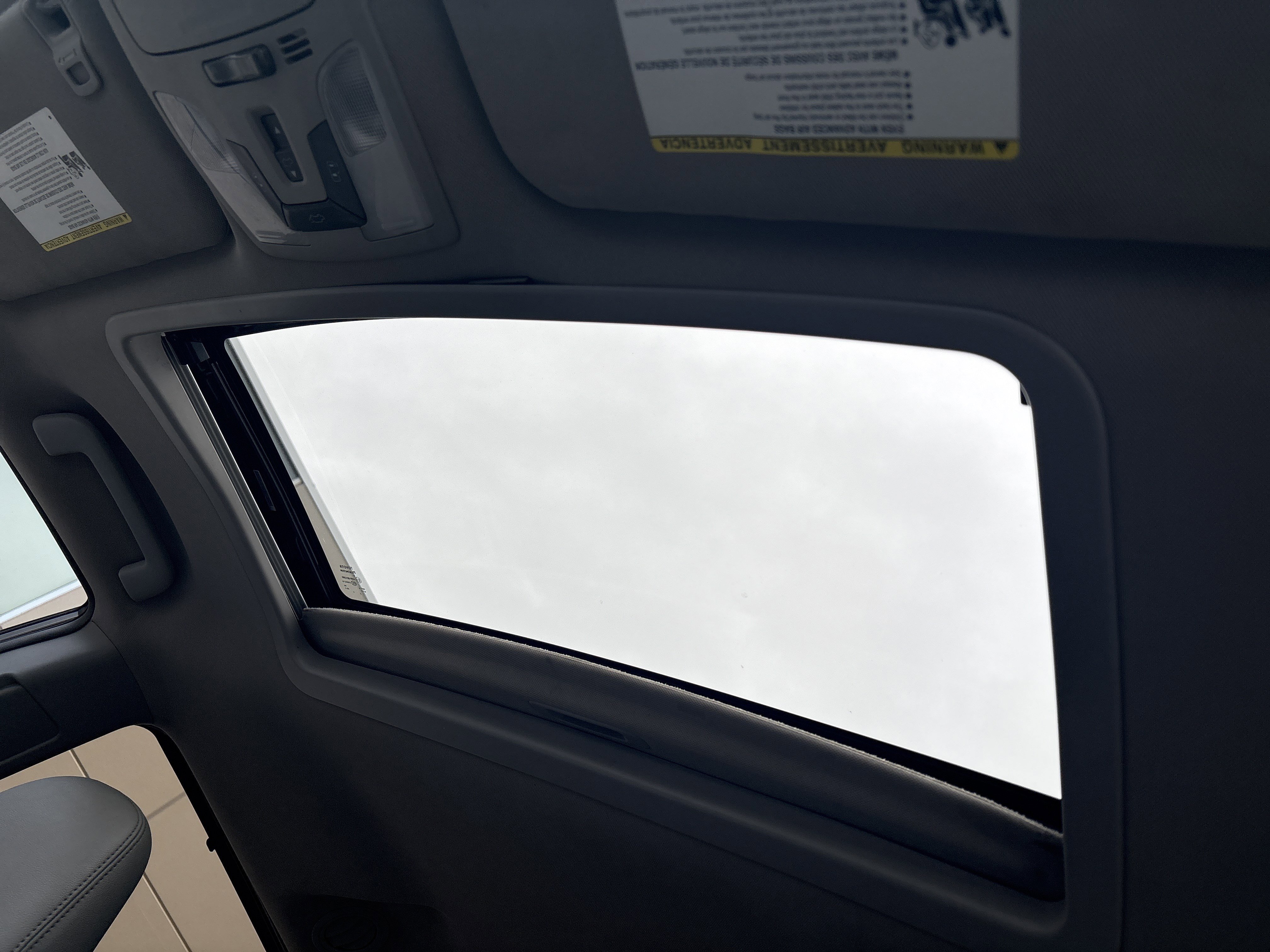 Used 2015 Toyota Sienna XLE image 28