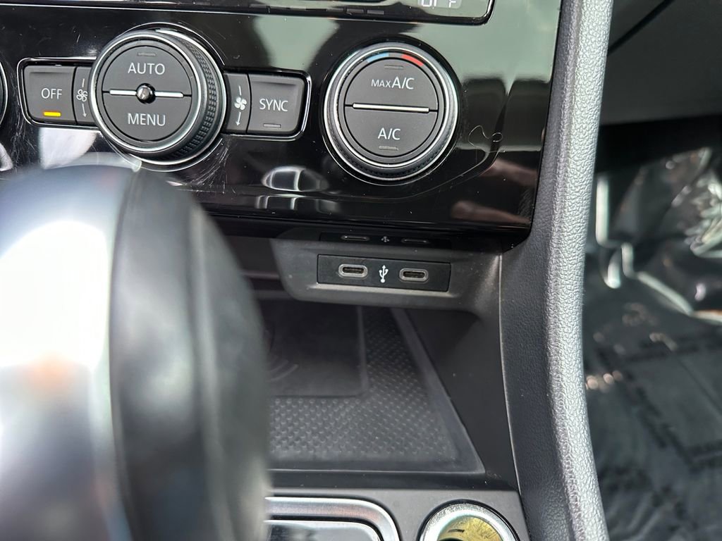 Used 2021 Volkswagen Jetta SEL Premium image 23