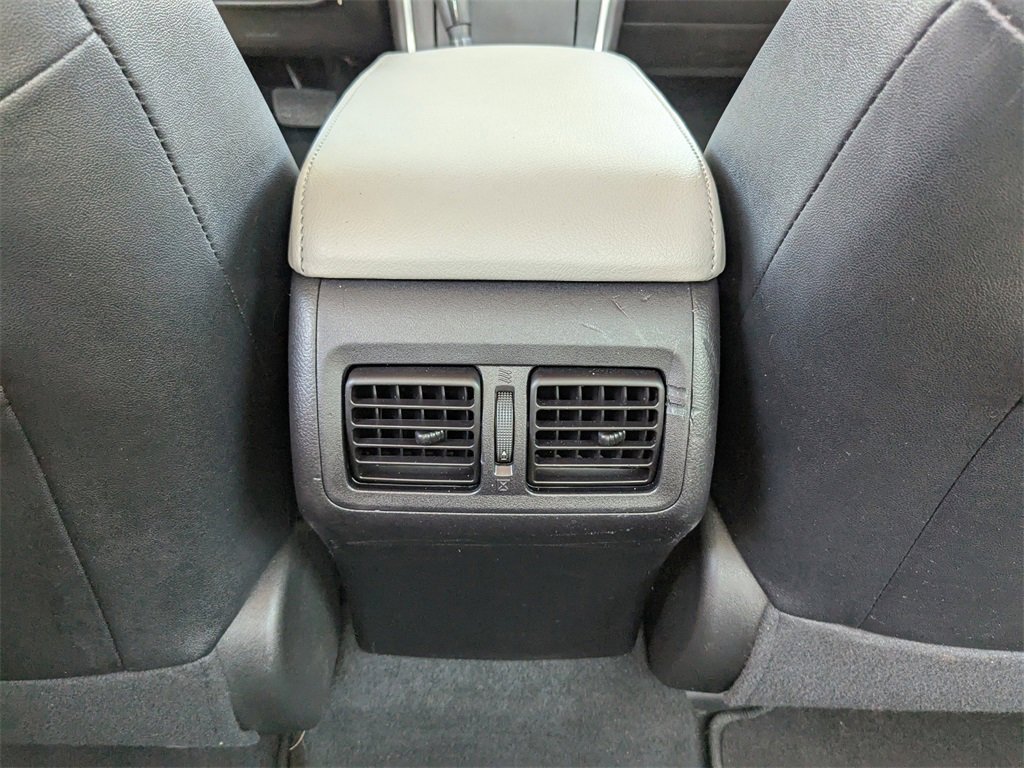 Used 2015 Toyota Camry image 17