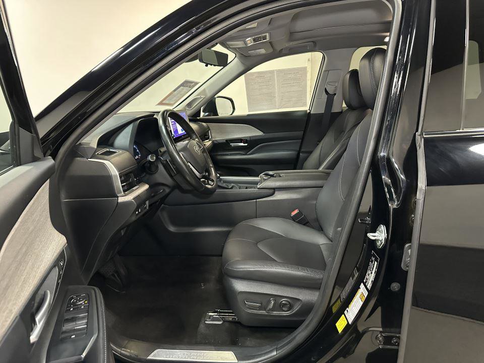 Used 2024 Toyota Grand Highlander Platinum image 22