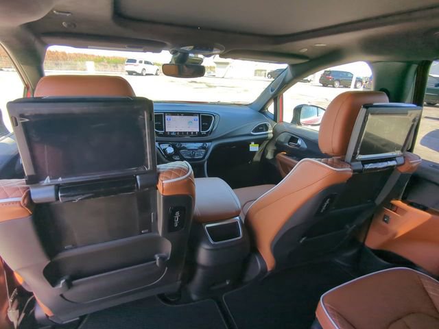 New 2026 Chrysler Pacifica Pinnacle w/ Trailer Tow Group image 19