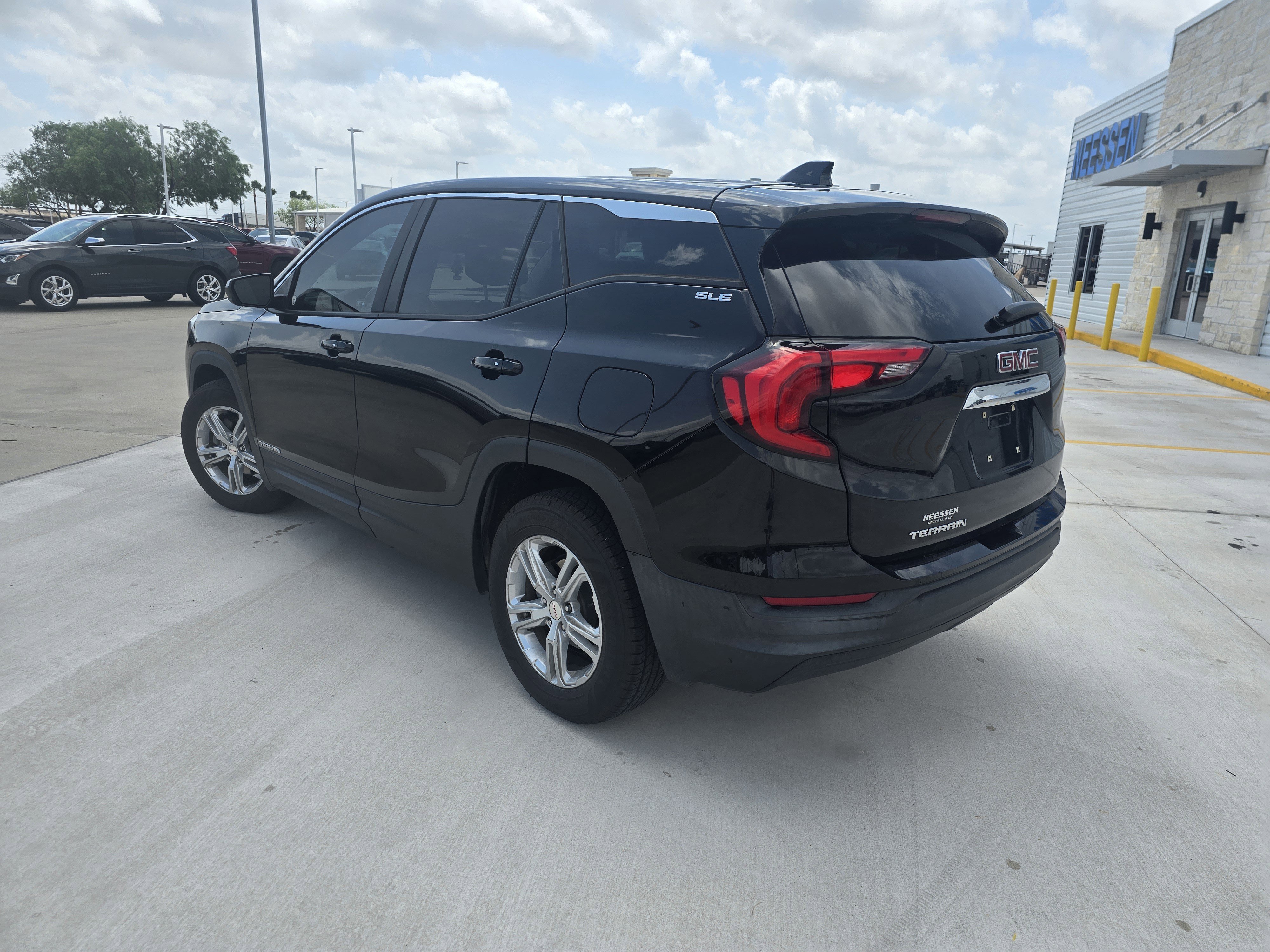 Used 2021 GMC Terrain SLE w/ LPO, Floor Liner Package FWD image 5