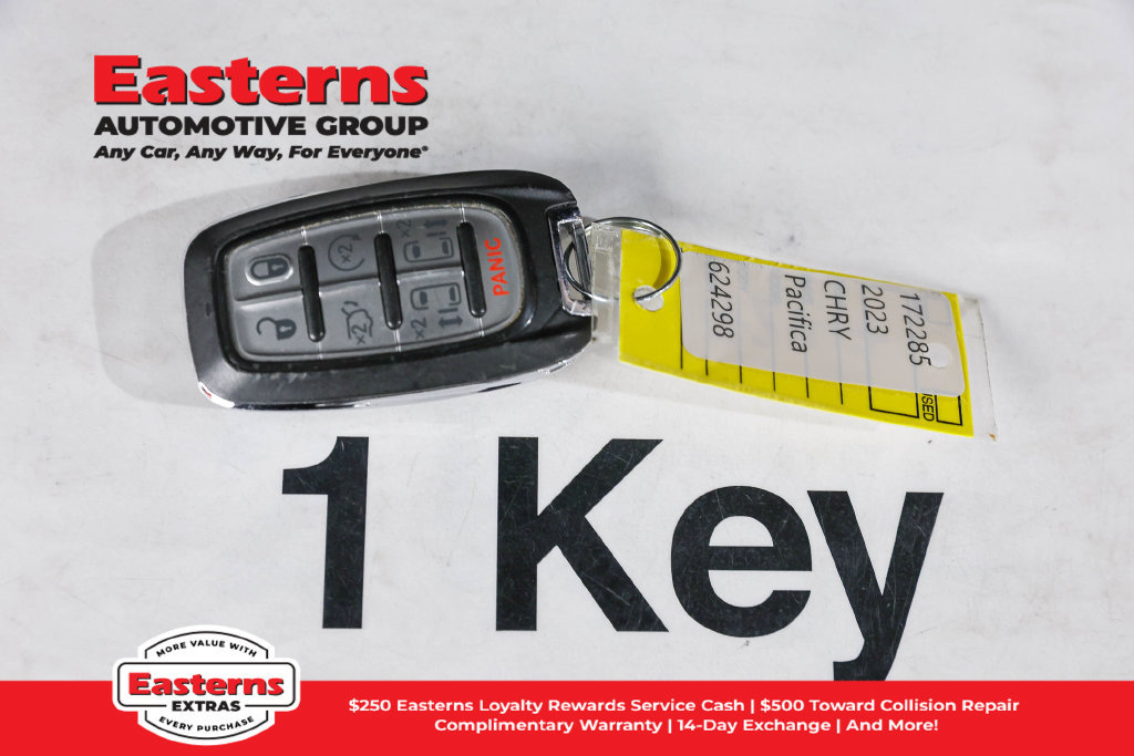 Used 2023 Chrysler Pacifica Touring-L FWD image 26