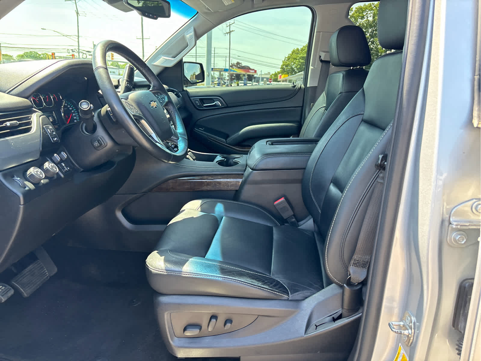Used 2018 Chevrolet Tahoe LT w/ LT Signature Package AWD/4WD image 9
