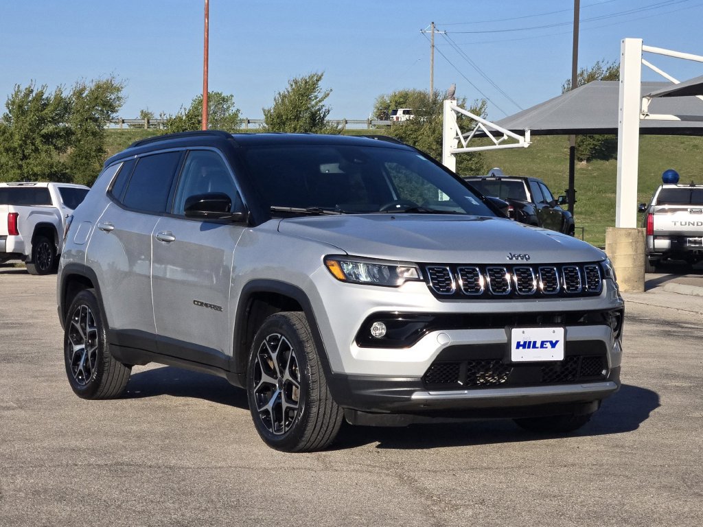 Used 2025 Jeep Compass Limited AWD/4WD image 3